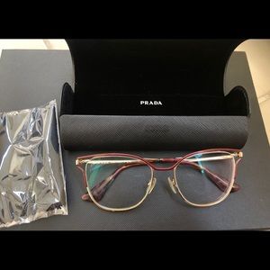 Prada eyeglasses 🤓